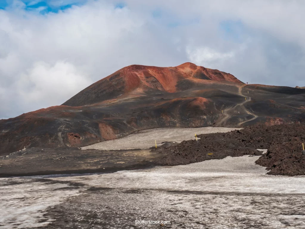 Volcanic crater at Fimmvorduhals Iceland - Laugavegur Trail - All the way - Guided and supported trek